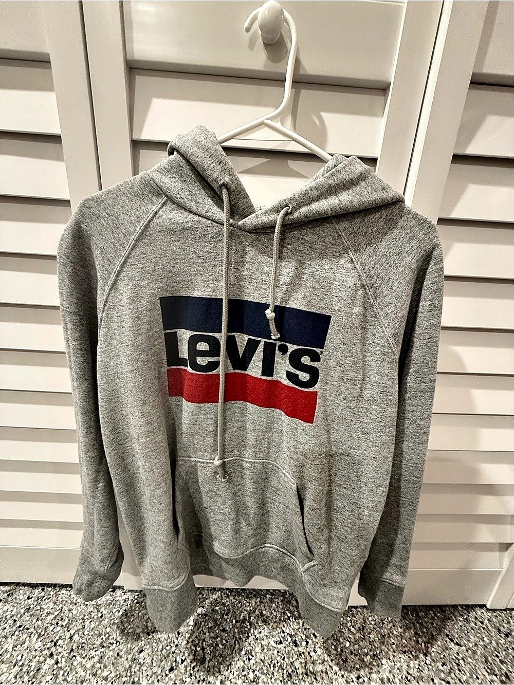 Levi's small Graphic Hoodie Heather Grey in Gray & Red